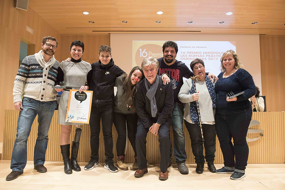 Los ganadores del 16 Premio Ebrópolis, con el alcalde de Zaragoza