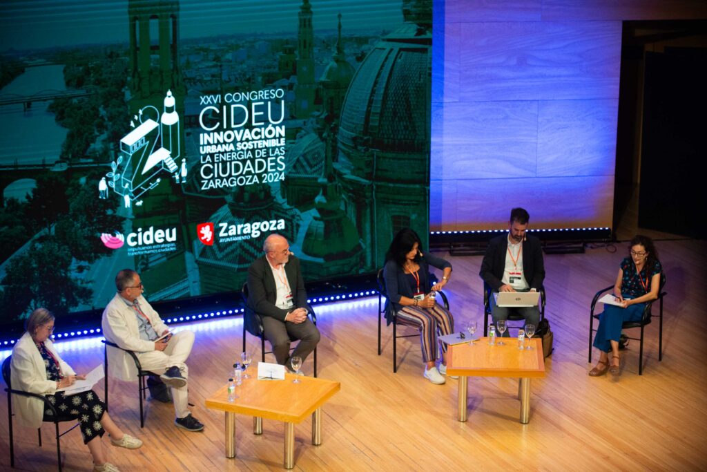 Puesta en común de las conclusiones de las mesas de experiencias de ciudades en el Congreso de CIDEU, en la Sala Luis Galve del Auditorio de Zaragoza