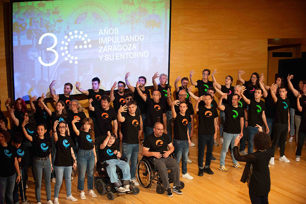 Coro Cantatutti en aniversario Ebrópolis