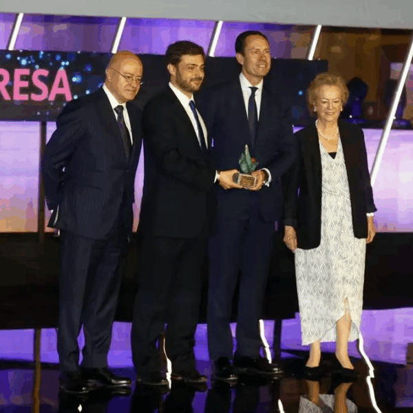 Los responsables de Avanza recogen el Premio Aragonés del Año en Empresa