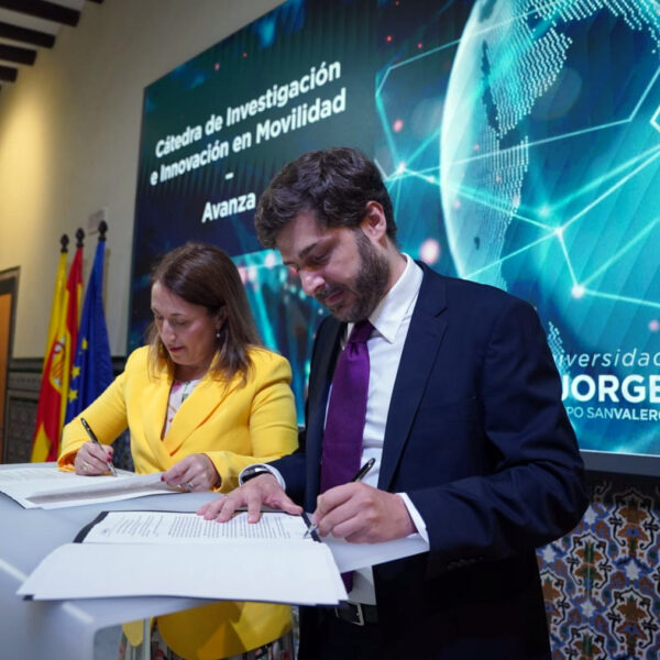 Firma de la Cátedra de investigación en movilidad de Avanza y Universidad San Jorge