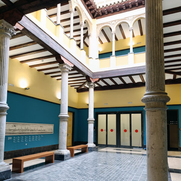 Patio del Palacio de Montemuzo, nueva sede de Ebrópolis