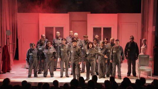 Escena de la obra María Luisa y Luis María de Juan Mayorga. Caídos del Zielo, junio 2024. Teatro del Mercado de Zaragoza.