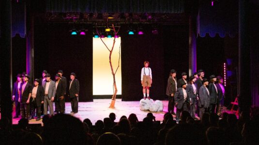 Escena de NADIE ESPERA A GODOT. Caídos del Zielo. 12 de mayo 2022. Teatro del Mercado de Zaragoza